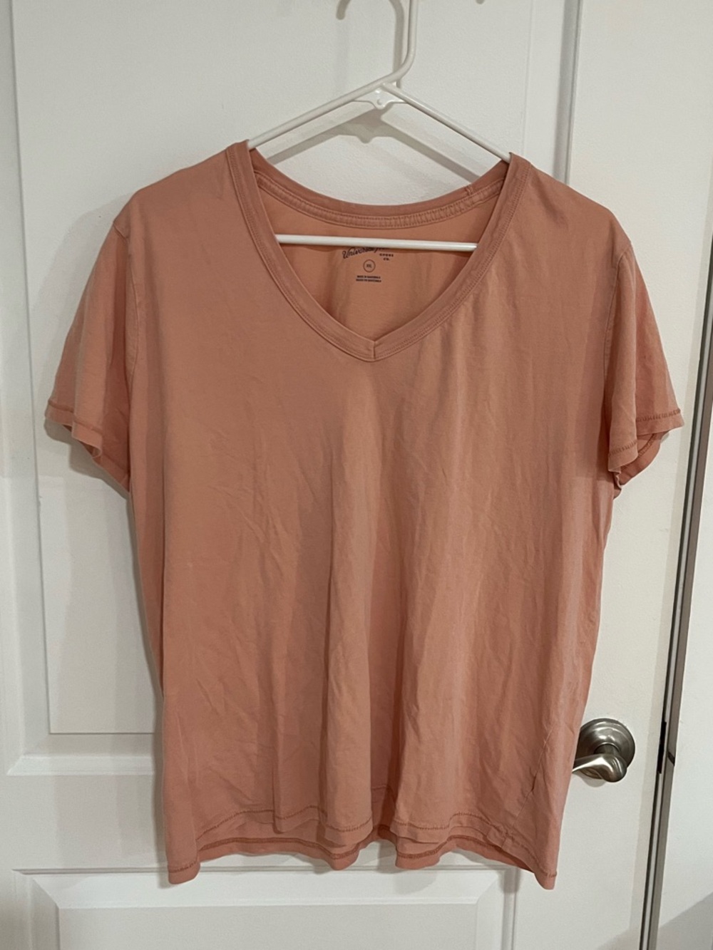 Universal Thread Women's V-Neck Tee in Peach